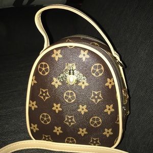 Brown and beige flower cross body bag 🤎